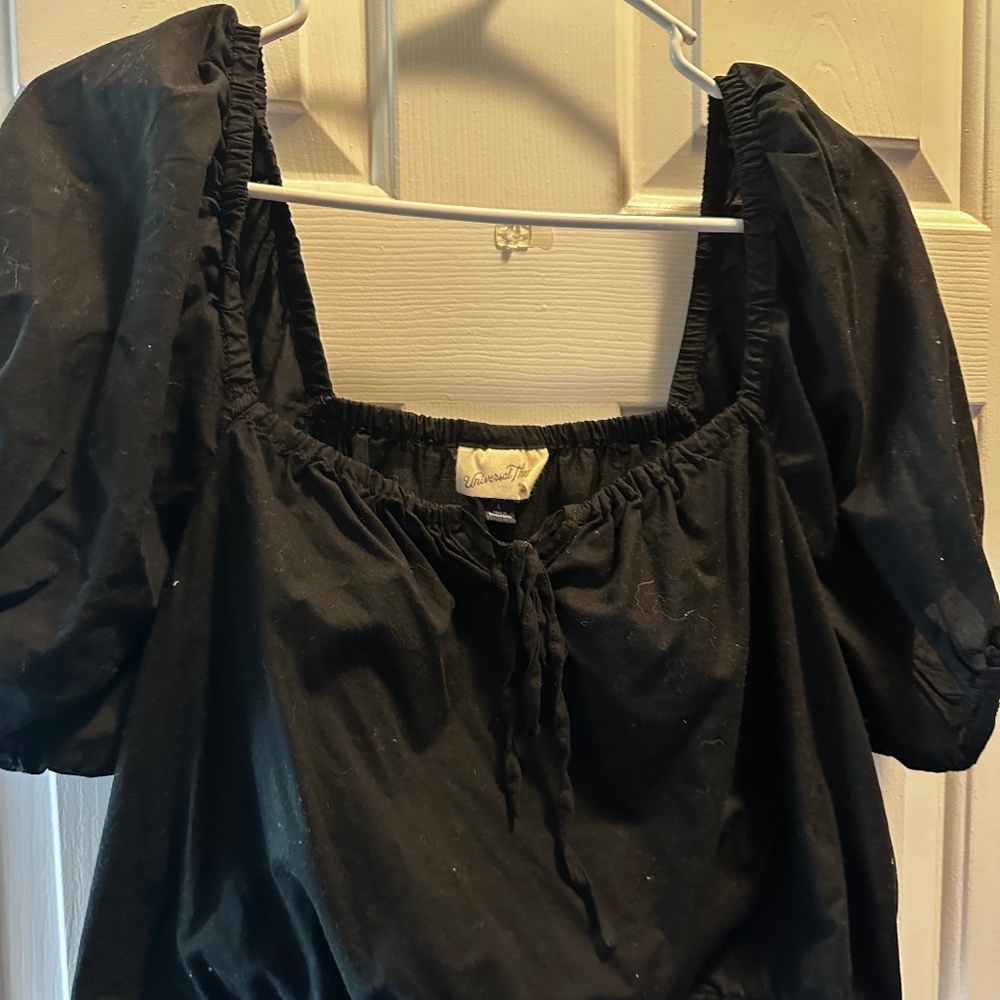 Universal thread crop top shirt